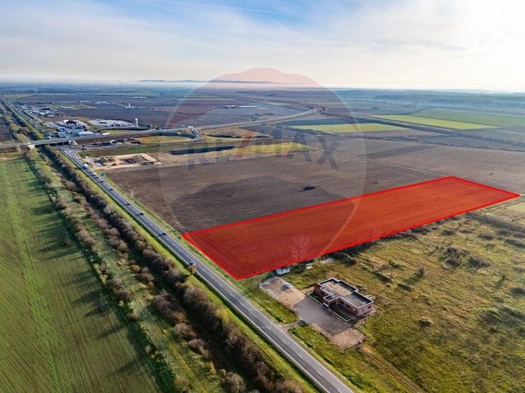 Teren Construcții intravilan de 29220 mp, în Est