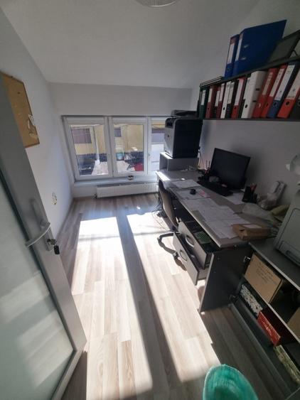 Casă individuală cu 15 camere cu Canalizare în Dâmbul Rotund