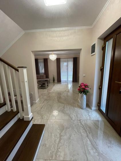Duplex cu 4 camere cu Teren 175 Mp în Florești