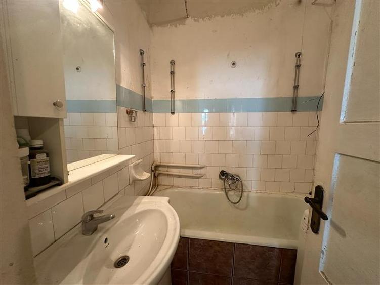 Apartament cu 3 camere decomandat în Luncă
