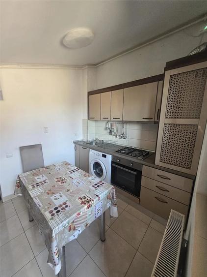 Apartament cu 2 camere semidecomandat în Tei