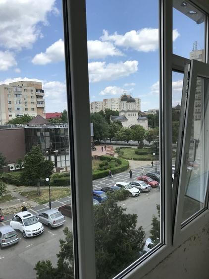 Apartament cu 3 camere în Uiești