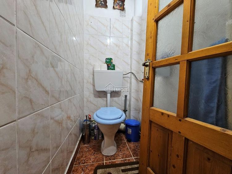 Apartament cu 3 camere semidecomandat în Micro 5