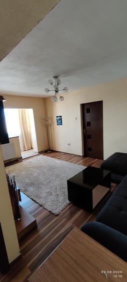 Apartament cu 4 camere semidecomandat în Confecții