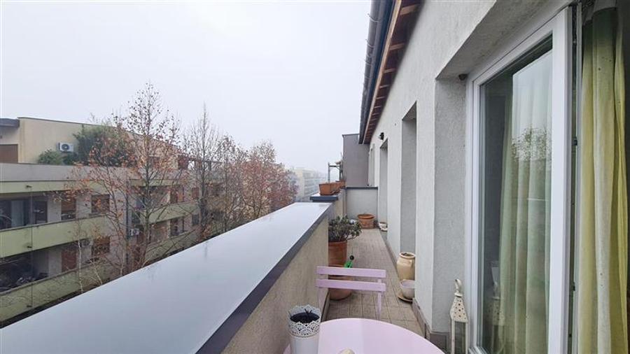Penthouse cu 3 camere decomandat, mobilat în Girocului