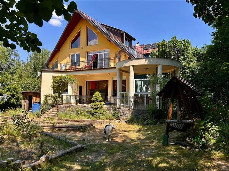 Casă individuală cu 10 camere cu Canalizare în Baciu