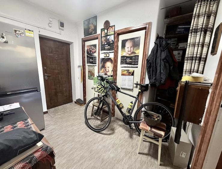 Apartament cu 3 camere semidecomandat în 7 Noiembrie