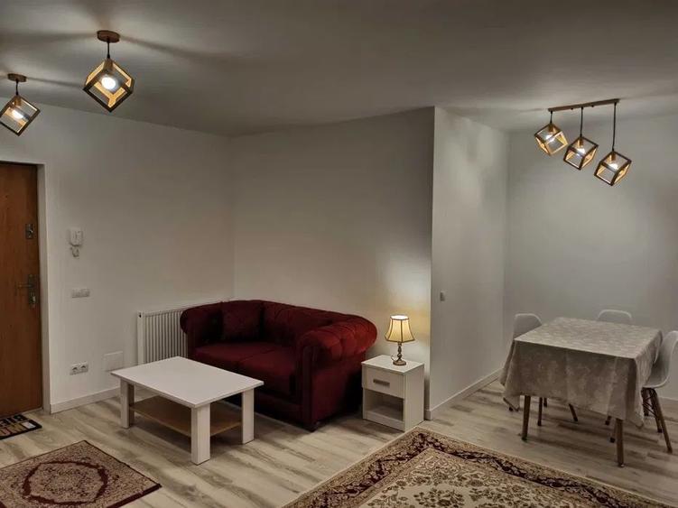 Apartament cu 3 camere decomandat în Zorilor