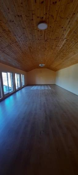 Casă individuală cu 12 camere cu Teren 730 Mp în Pietroasa