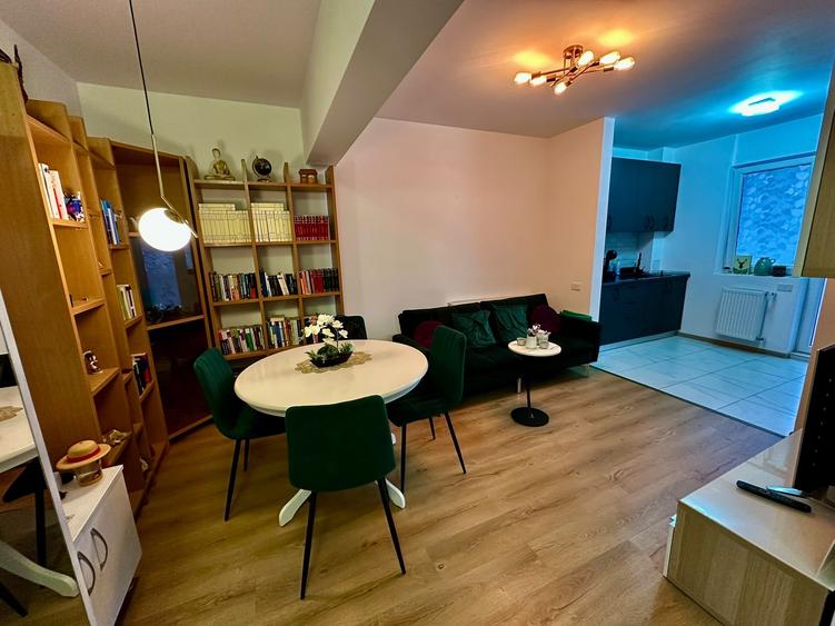 Apartament cu 2 camere decomandat în Central