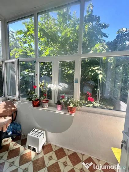Apartament cu 3 camere semidecomandat în Peninsula