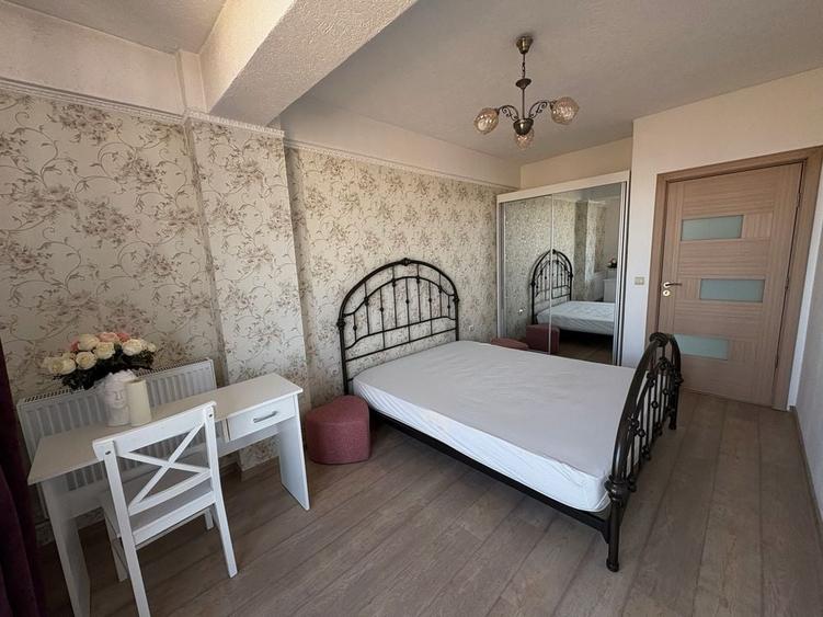 Apartament cu 3 camere semidecomandat în Exterior Vest