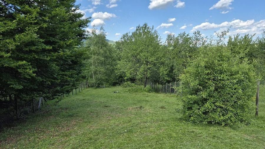 Teren de 977 mp, în Podul Corbului