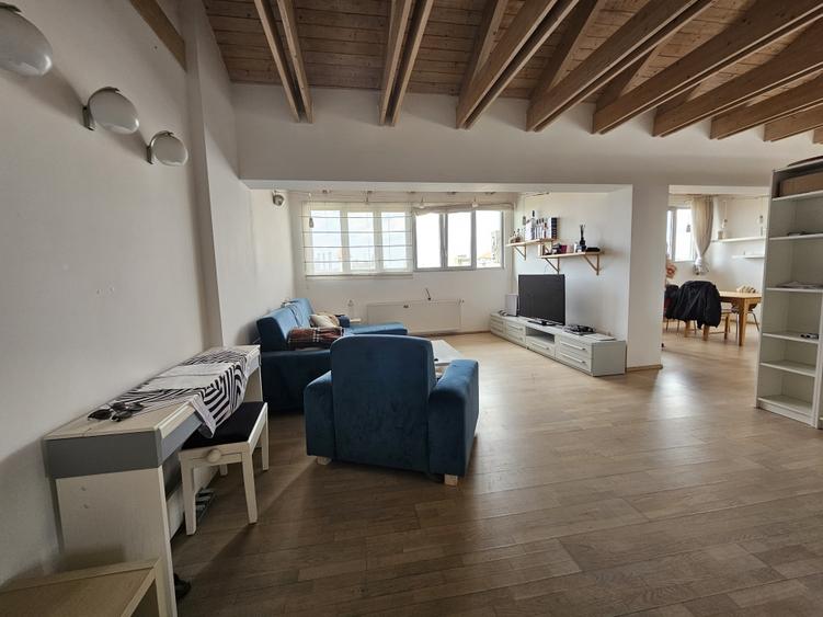 Penthouse cu 4 camere decomandat, mobilat în Complex Studențesc