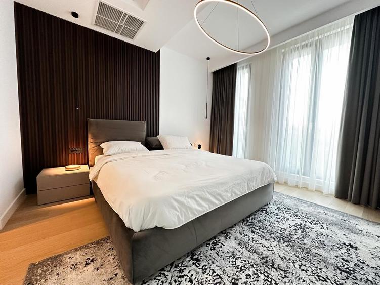 Apartament cu 4 camere semidecomandat în Arcul de Triumf