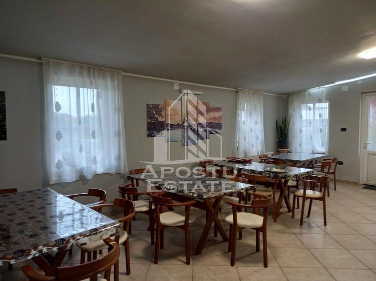 Casă individuală cu 20 camere cu Canalizare în Central