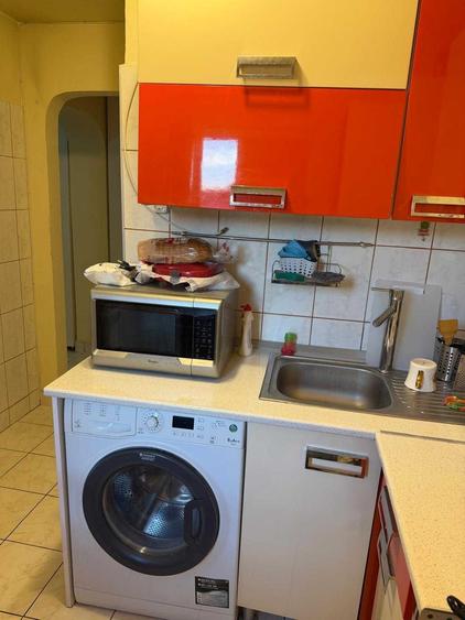 Garsonieră decomandată în Vest