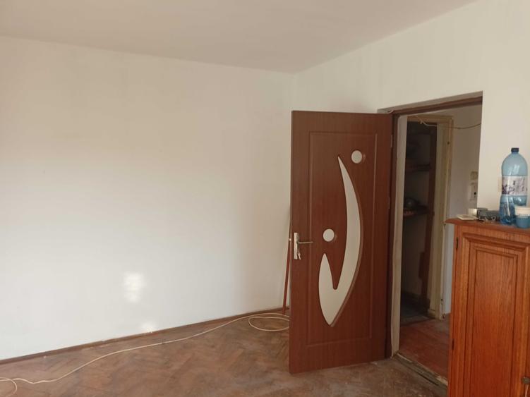 Apartament cu 2 camere semidecomandat în Precista