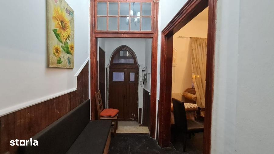 Casă cu 5 camere cu Teren 226 Mp în Victoriei