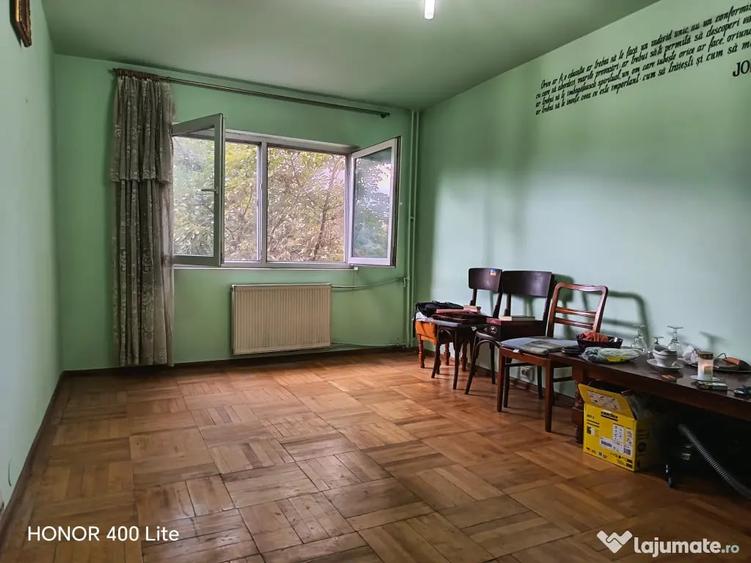 Apartament cu 4 camere decomandat în Mihai Bravu