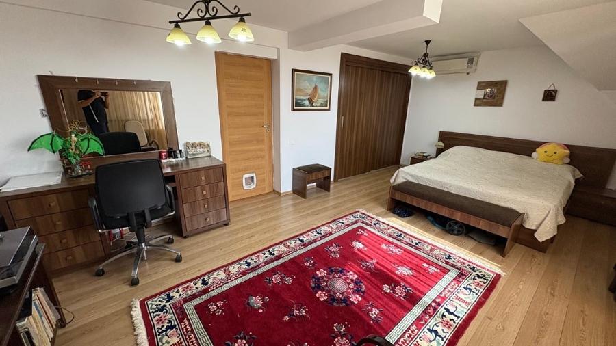 Casă individuală cu 5 camere cu Canalizare în Central