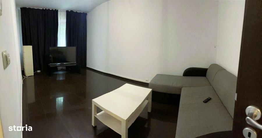 Apartament cu 3 camere decomandat în Berceni
