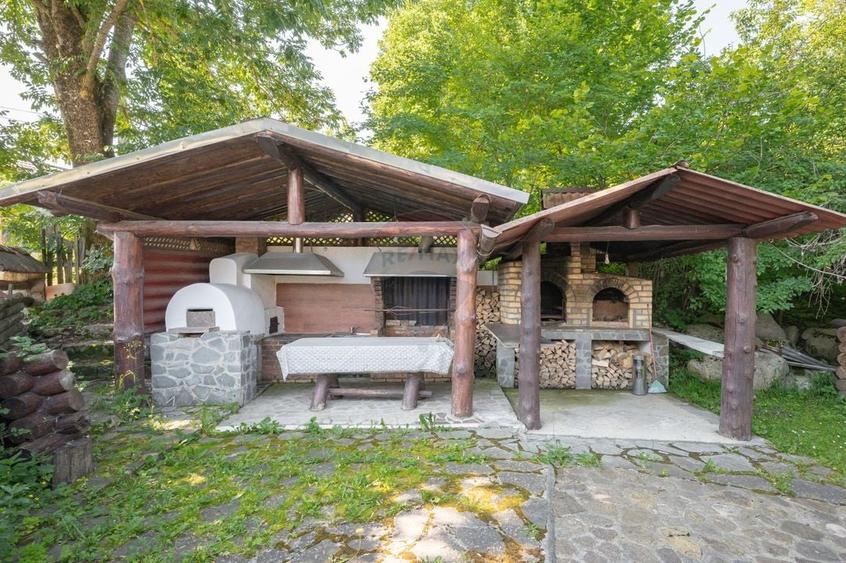 Hotel/Pensiune, de 636 mp, în Moroeni