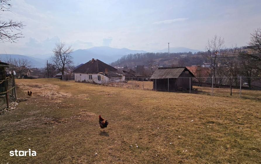 Teren de 8200 mp, în Central