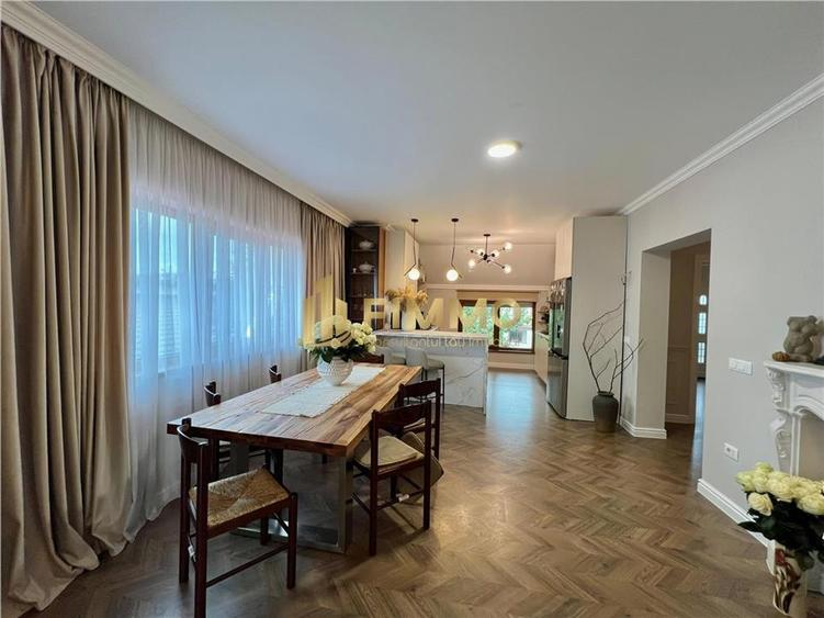 Casă individuală cu 7 camere cu Teren 800 Mp în Sfântu Ilie