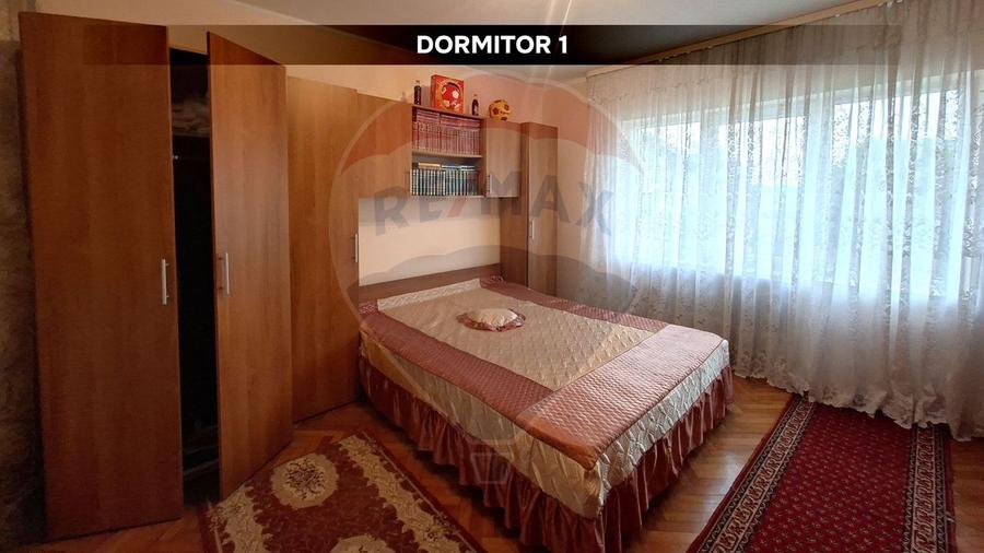 Casă cu 4 camere cu Teren 1295 Mp în Central