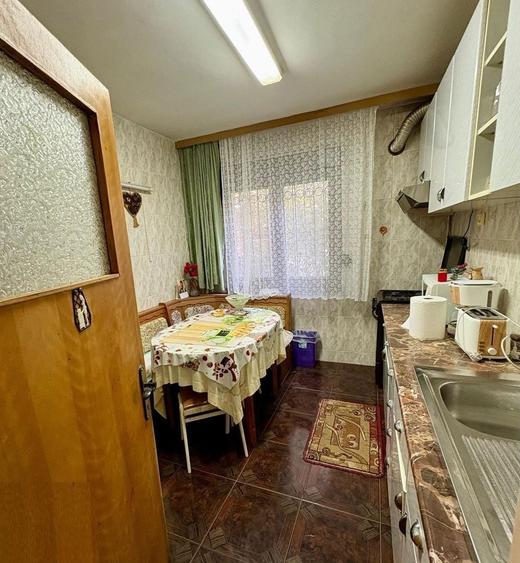 Apartament cu 3 camere, mobilat în Tineretului