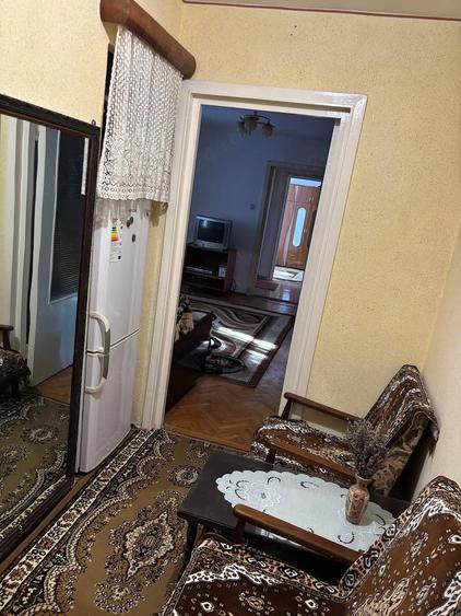 Apartament cu 2 camere semidecomandat, mobilat în Sud