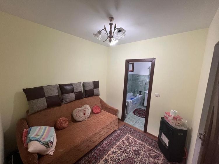 Casă cu 4 camere în Golești
