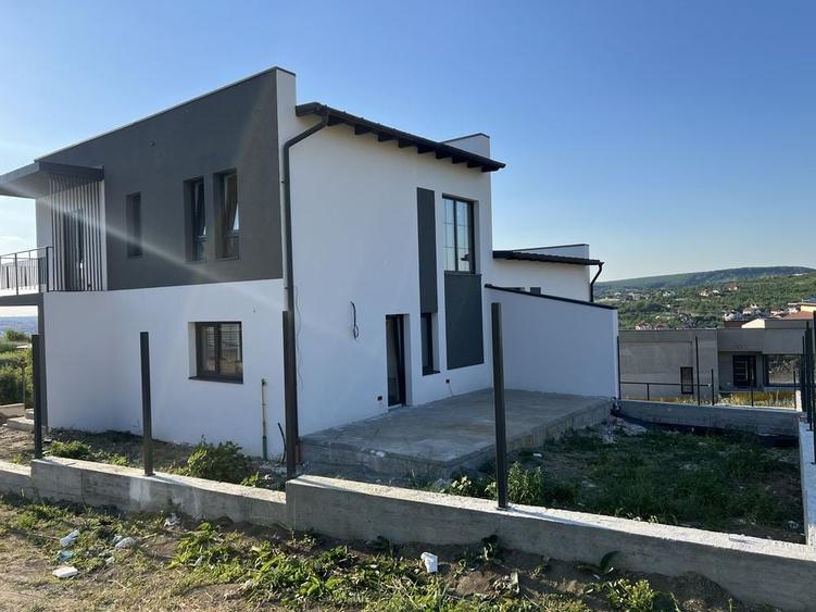 Casă cu 4 camere în Exterior Vest