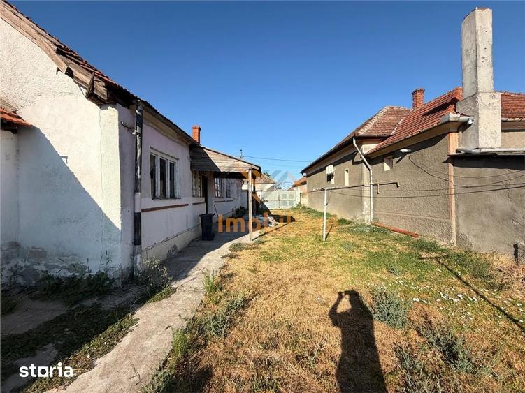 Casă cu 3 camere cu Teren 990 Mp în Girișu de Criș