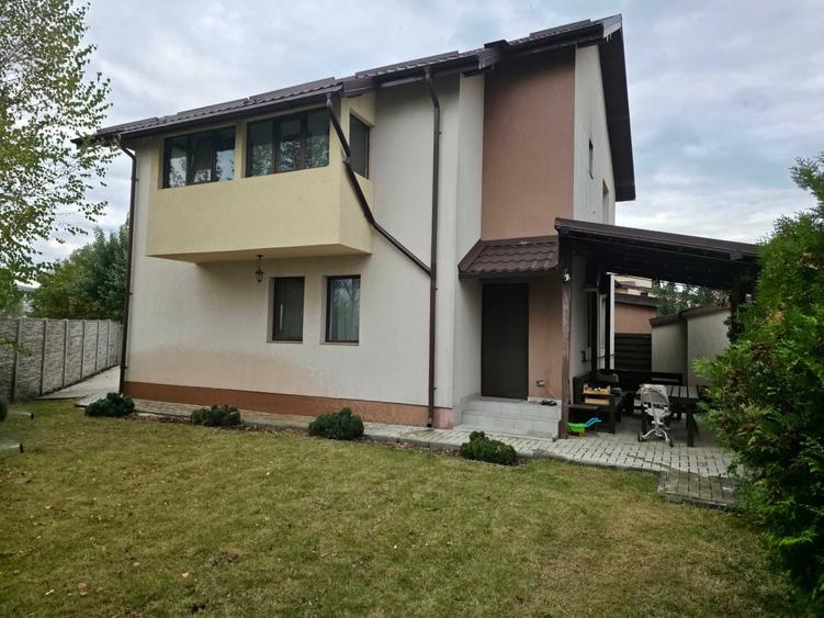 Casă cu 4 camere în Central