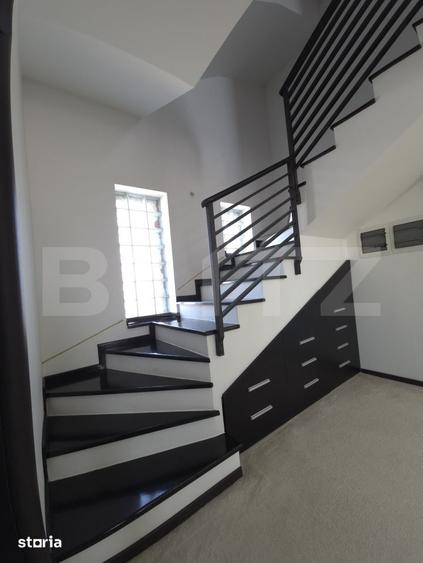 Casă cu 6 camere cu Teren 1304 Mp în Ulmi