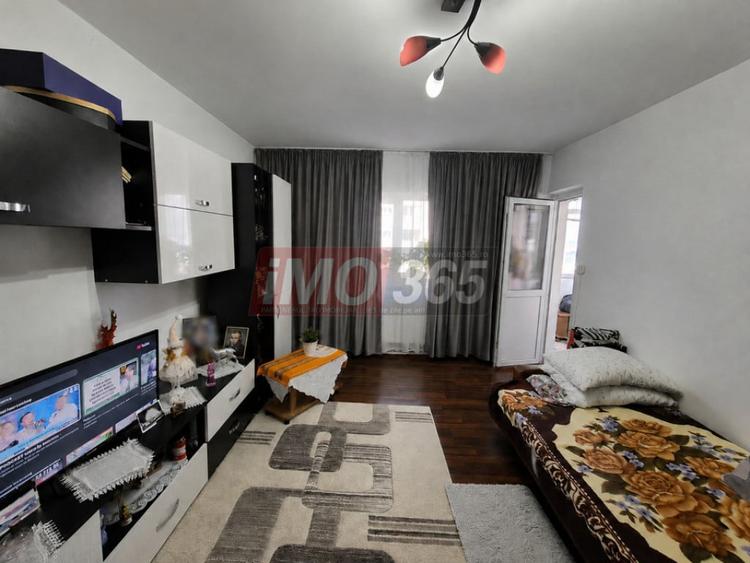 Apartament cu 3 camere decomandat în Găvana
