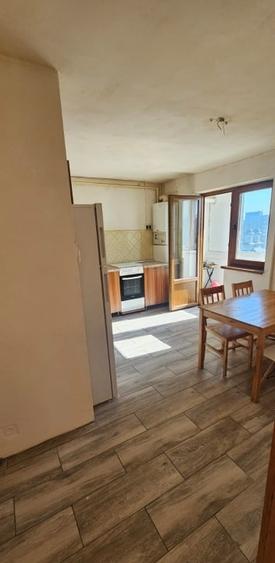 Apartament cu 3 camere semidecomandat, mobilat în Grigorescu