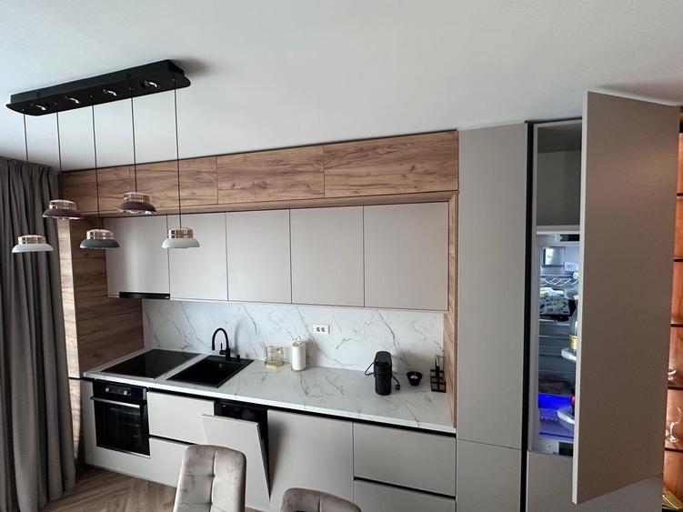 Apartament cu 3 camere în P-ta Presei Libere