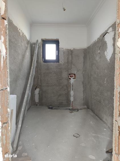 Casă cu 4 camere cu Teren 500 Mp în Săbăreni