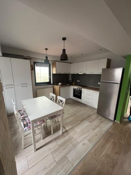 Apartament cu 2 camere semidecomandat, mobilat în Siloz
