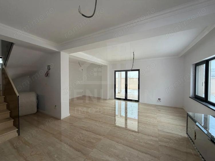 Casă cu Teren 391 Mp în Est