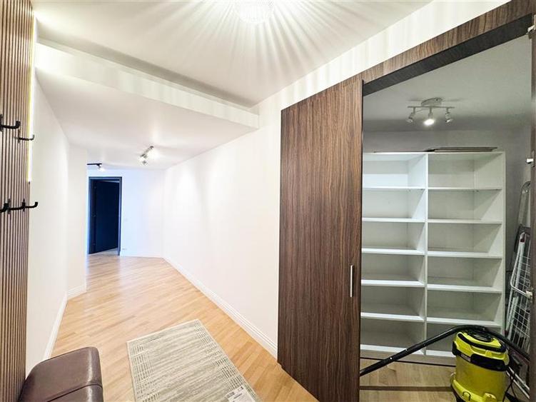Apartament cu 4 camere decomandat, mobilat în Herăstrău