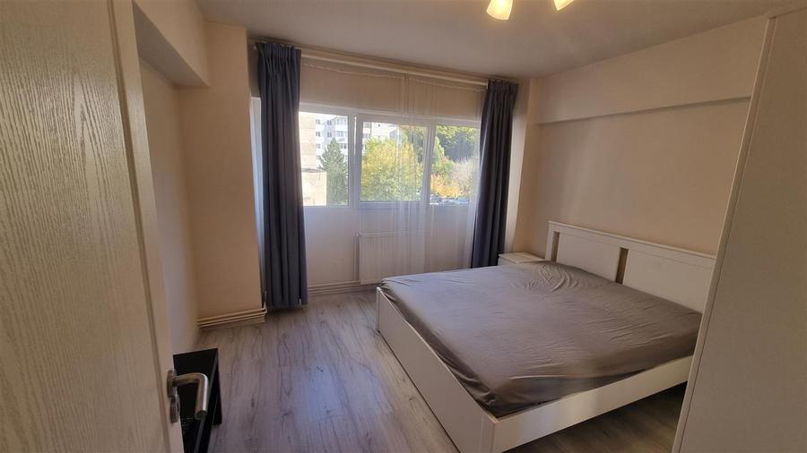 Apartament cu 3 camere decomandat, mobilat în Răcădău