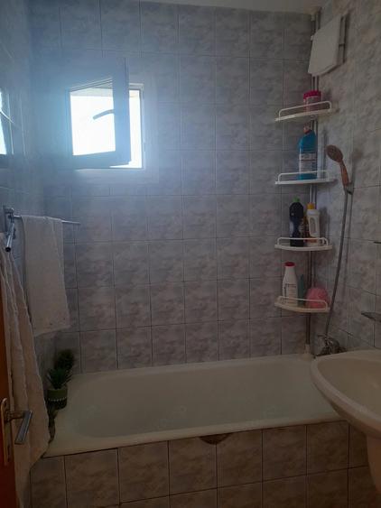 Apartament cu 4 camere în Drumul Taberei
