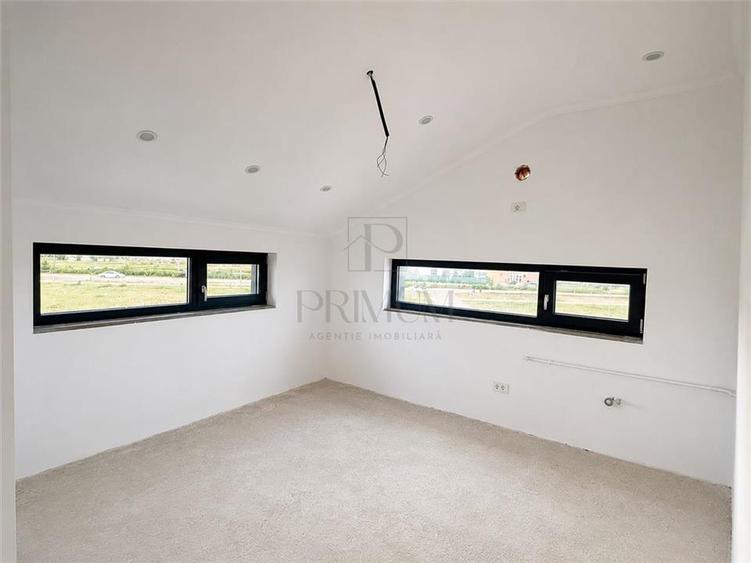 Apartament cu 3 camere semidecomandat în Moșnița Veche