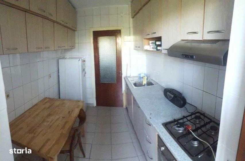 Apartament cu 3 camere semidecomandat, mobilat în Drumul Taberei
