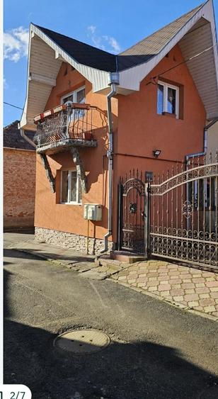 Casă cu Teren 2 Mp în Central