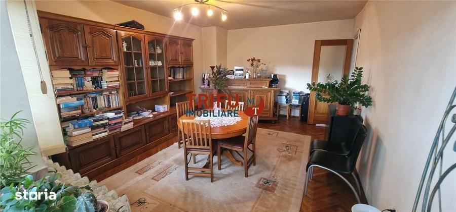 Apartament cu 4 camere decomandat în Central